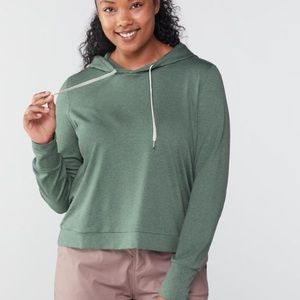VUORI Halo Essential Hoodie in Kelp Heather size L